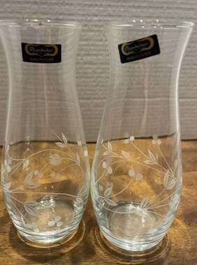 Vintage 1986 Pasabahce Hand Etched Clear Glass Vase LOT Pair bud 7"